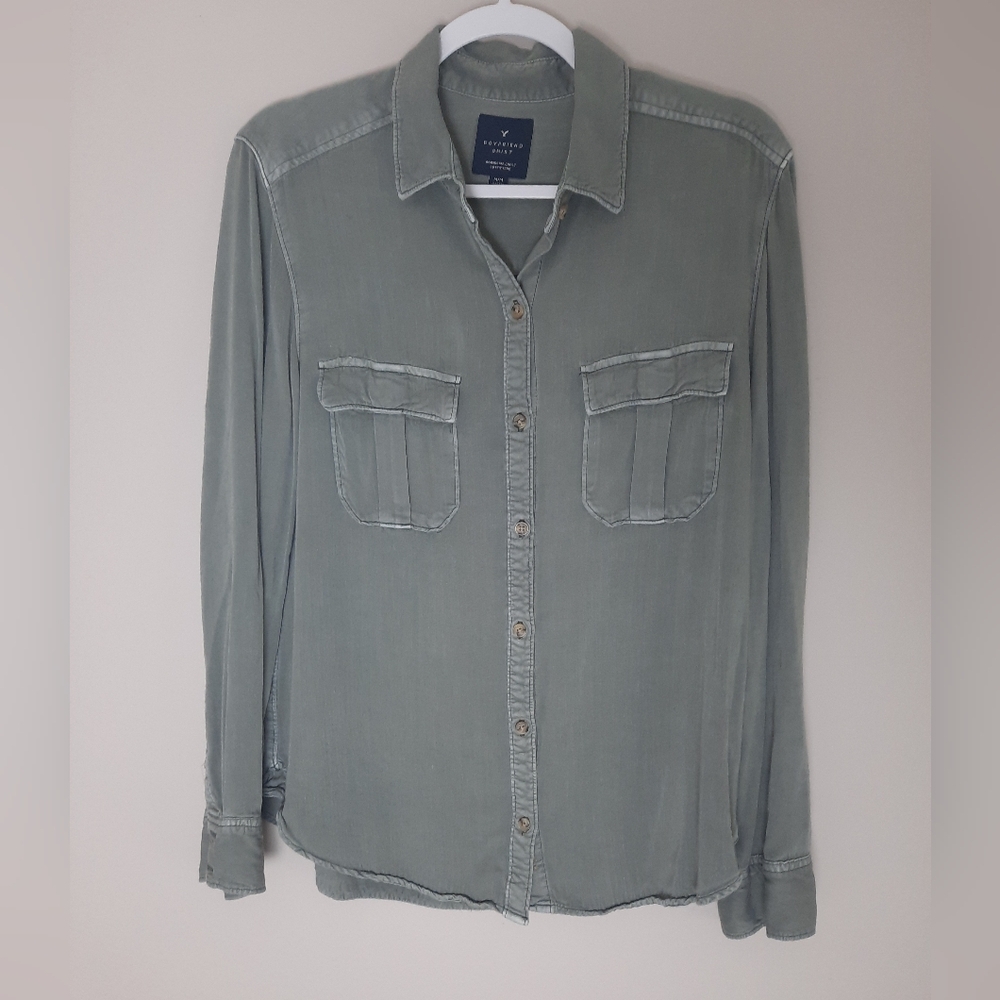 American Eagle Outfitters Boyfriend shirt light olive green soft 100% viscose M